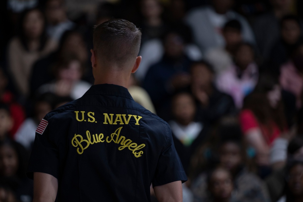 Blue Angels meet with EWHS students