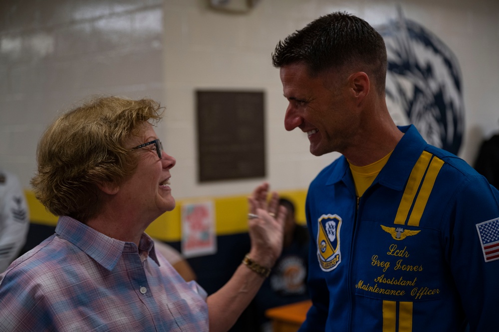 Blue Angels meet with EWHS students