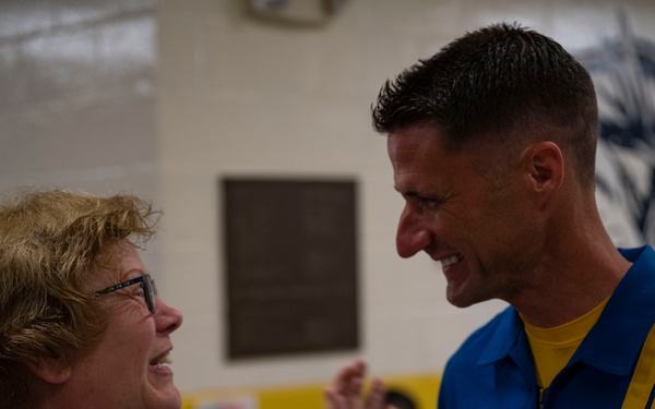 Blue Angels meet with EWHS students