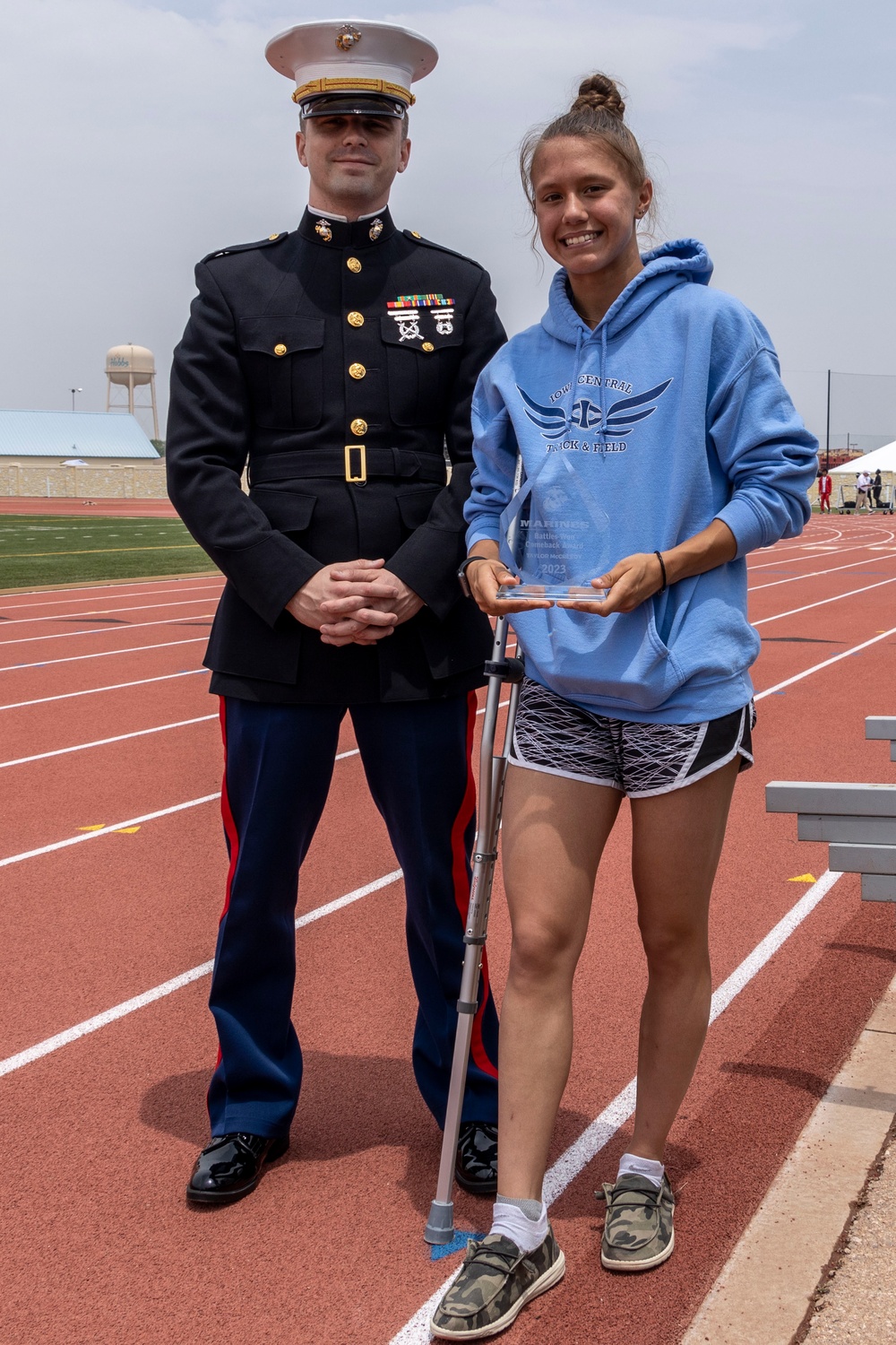 Marine Corps Recruiting Command Presents Award at the NJCAA Outdoor Track and Field National Championships