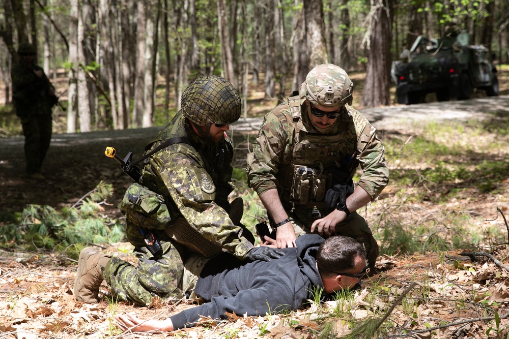 U.S. and Canada Military Police Units Increase Readiness in Collaboration