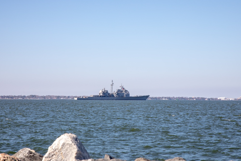 USS Gettysburg (CG 64) Underway