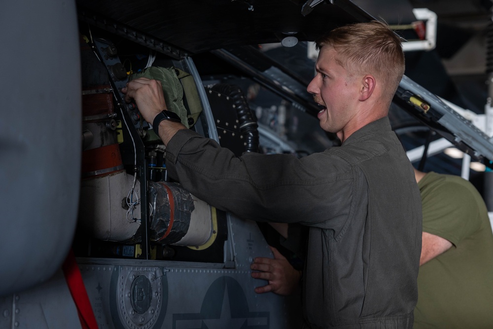 26th MEU Marines Conduct Maintenance aboard USS Bataan