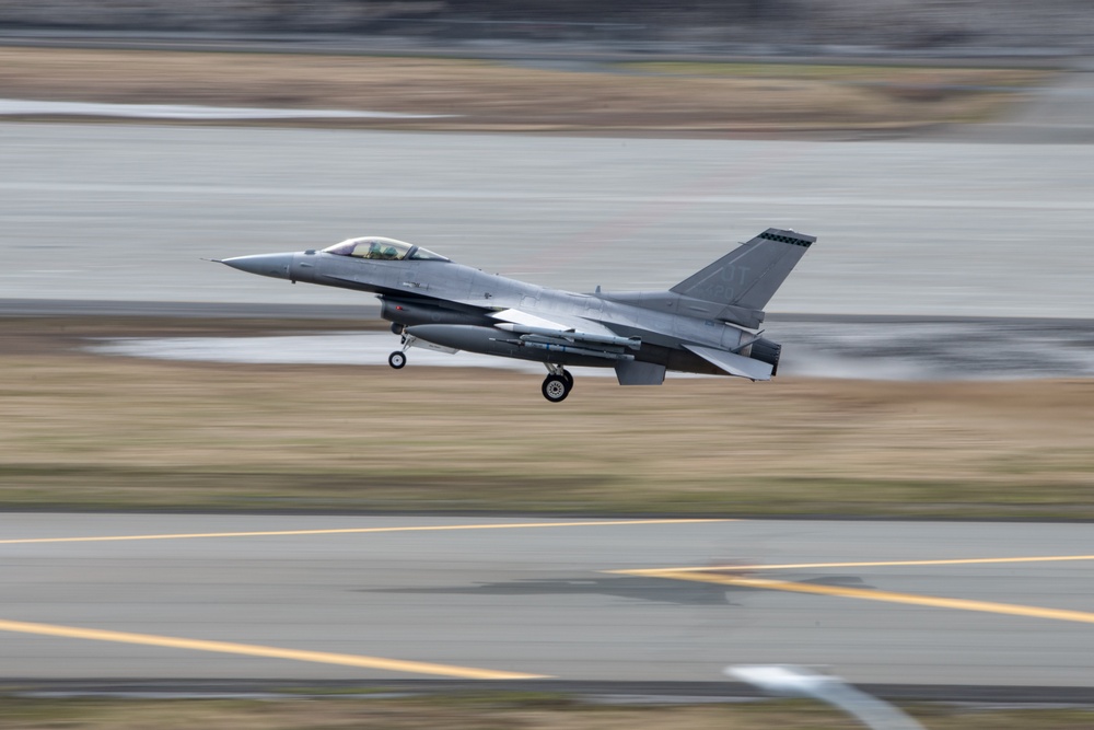 Joint Force fighters land at JBER during Northern Edge 23-1