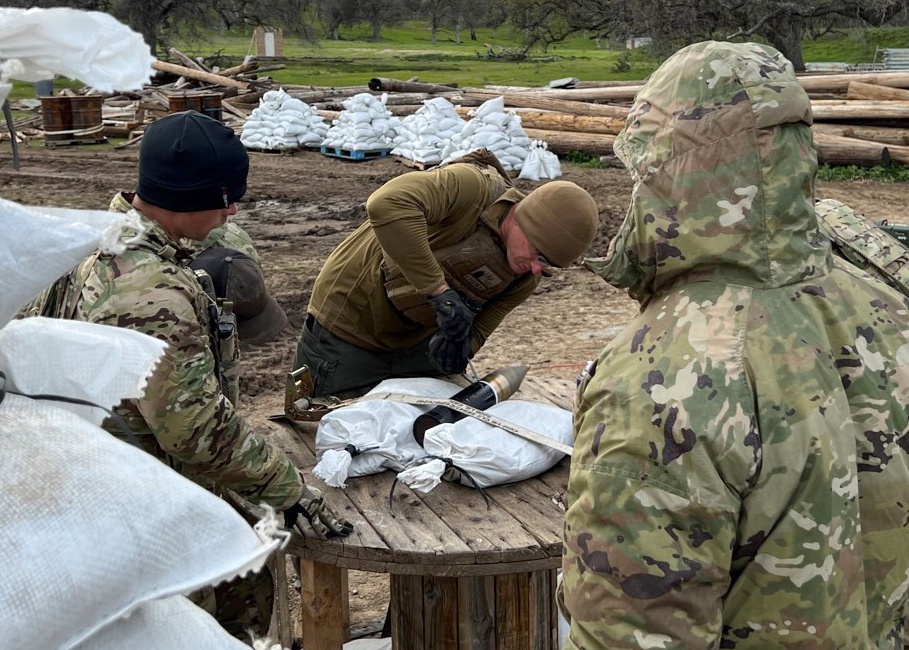 EOD Mobile Unit 3 Conducts EOD Warfare Specialist Training