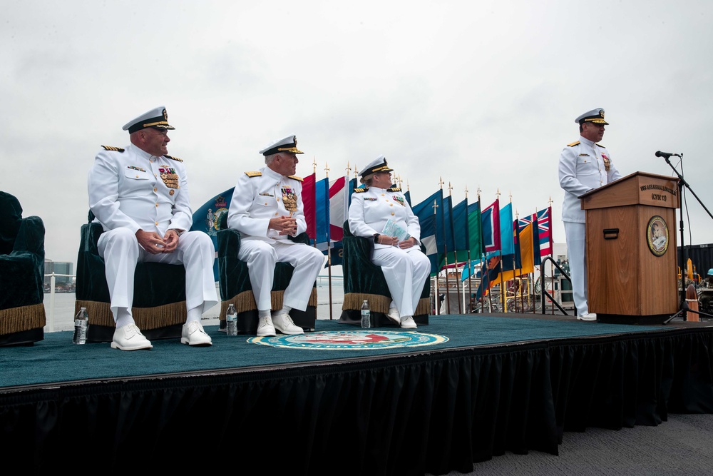 USS Abraham Lincoln hosts a retirement ceremony