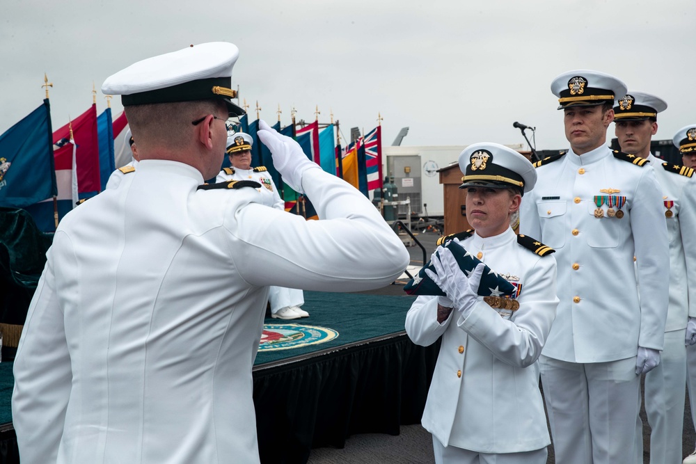 USS Abraham Lincoln hosts a retirement ceremony