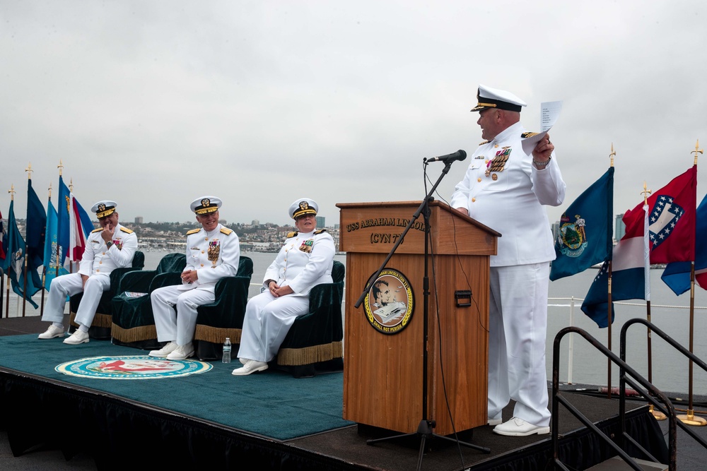 USS Abraham Lincoln hosts a retirement ceremony