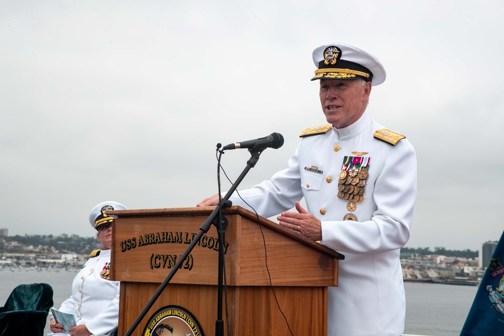 USS Abraham Lincoln hosts a retirement ceremony