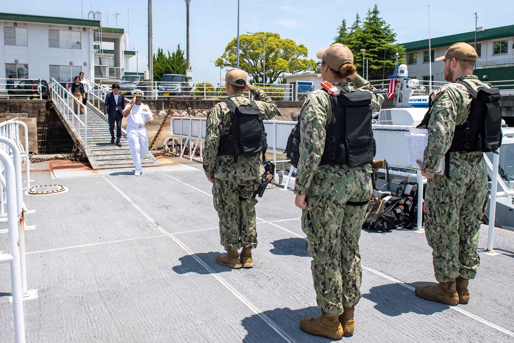 CO, Sasebo Mayor Tour USS Nimitz