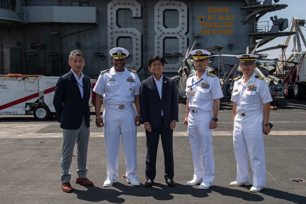 CO, Sasebo Mayor Tour USS Nimitz