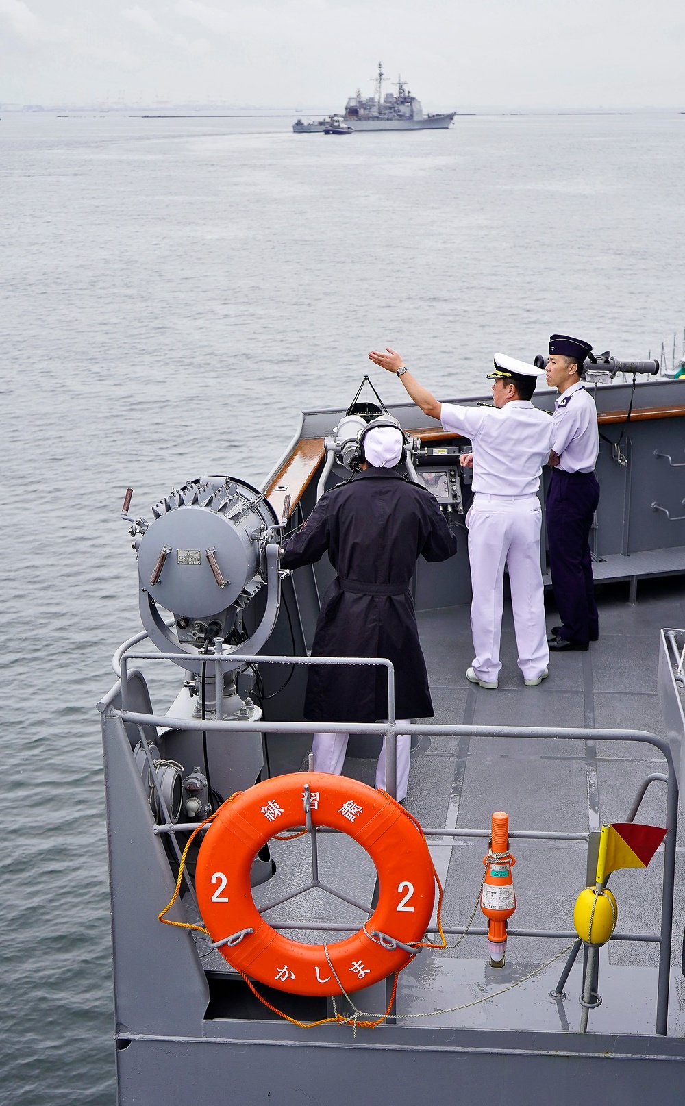 JS Kashima Hosts U.S. Sailors and Family Transiting to Tokyo