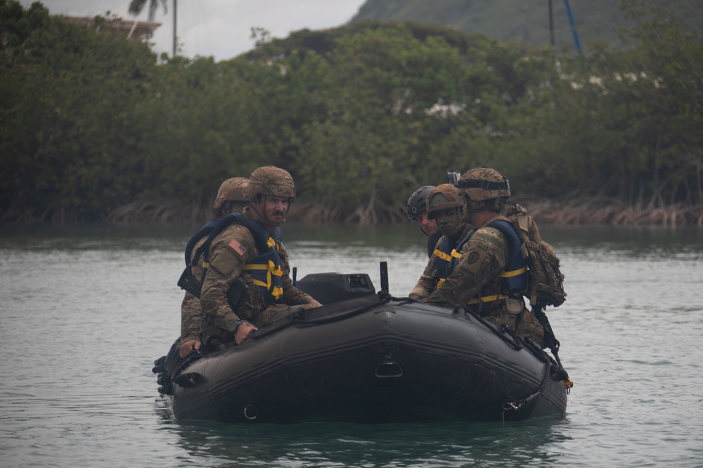 U.S. Soldiers Conduct Beach Insertion Training at MCBH