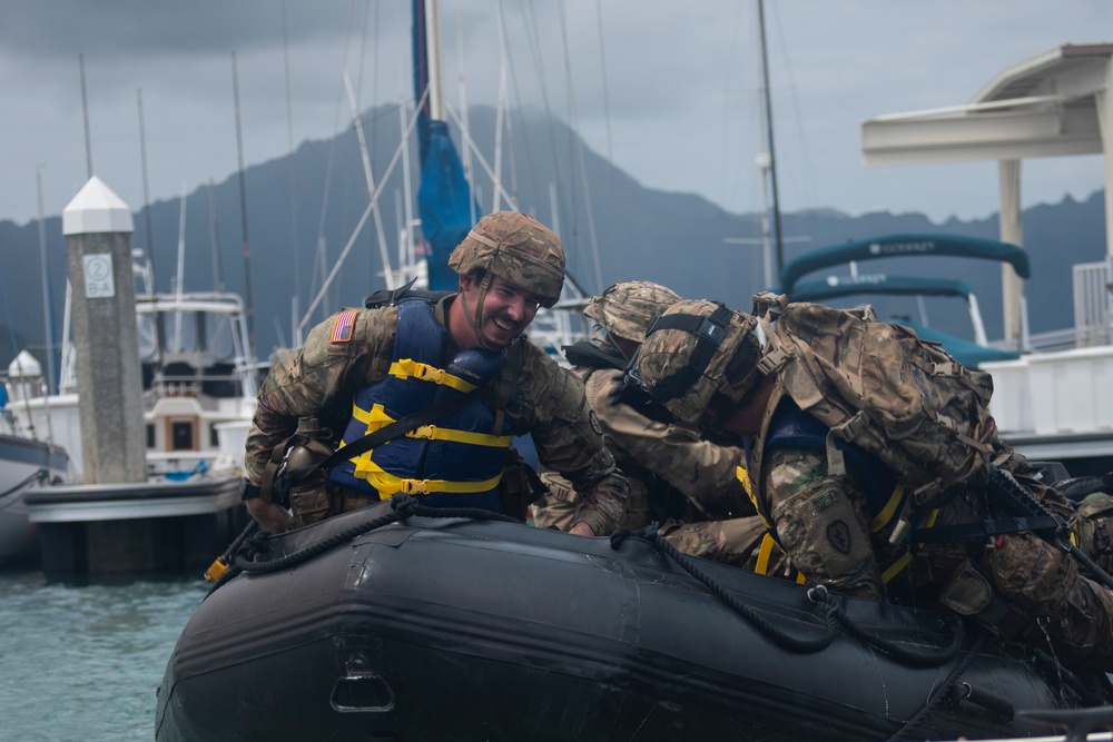 DVIDS - Images - U.S. Soldiers Conduct Beach Insertion Training at MCBH ...