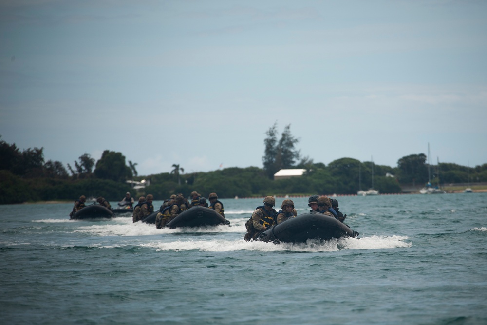 U.S. Soldiers Conduct Beach Insertion Training at MCBH