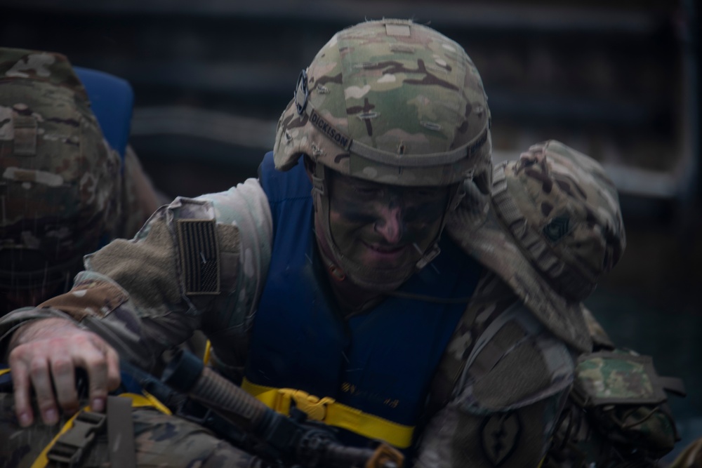 U.S. Soldiers Conduct Beach Insertion Training at MCBH