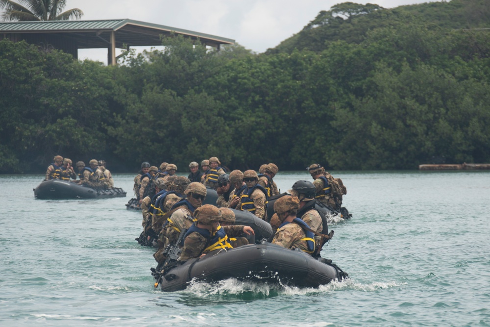 U.S. Soldiers Conduct Beach Insertion Training at MCBH