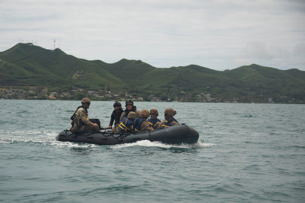 U.S. Soldiers Conduct Beach Insertion Training at MCBH