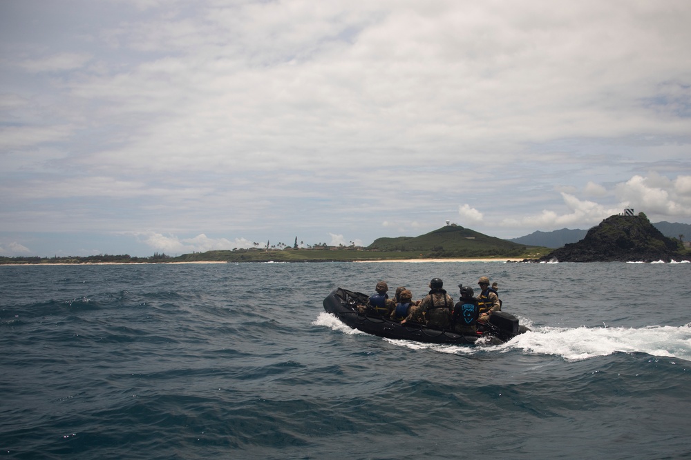 U.S. Soldiers Conduct Beach Insertion Training at MCBH