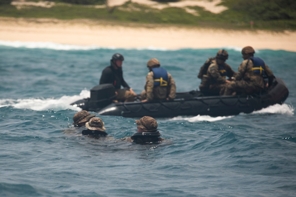 U.S. Soldiers Conduct Beach Insertion Training at MCBH