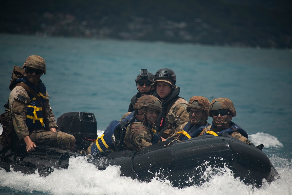 U.S. Soldiers Conduct Beach Insertion Training at MCBH