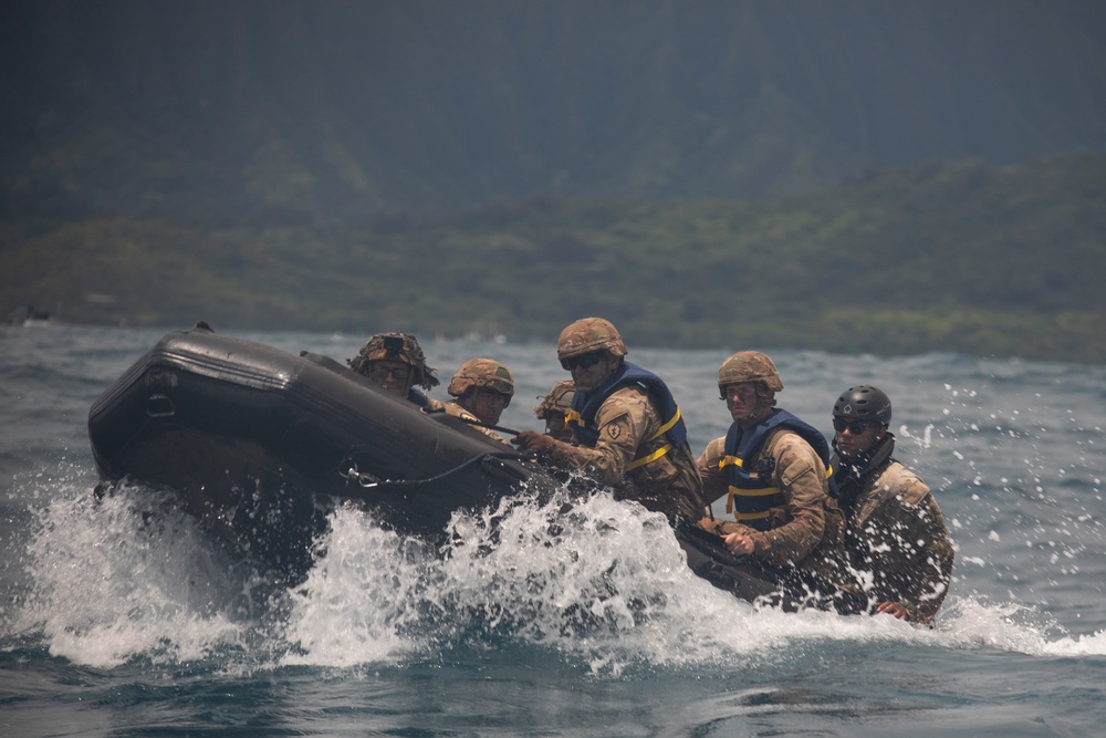 U.S. Soldiers Conduct Beach Insertion Training at MCBH