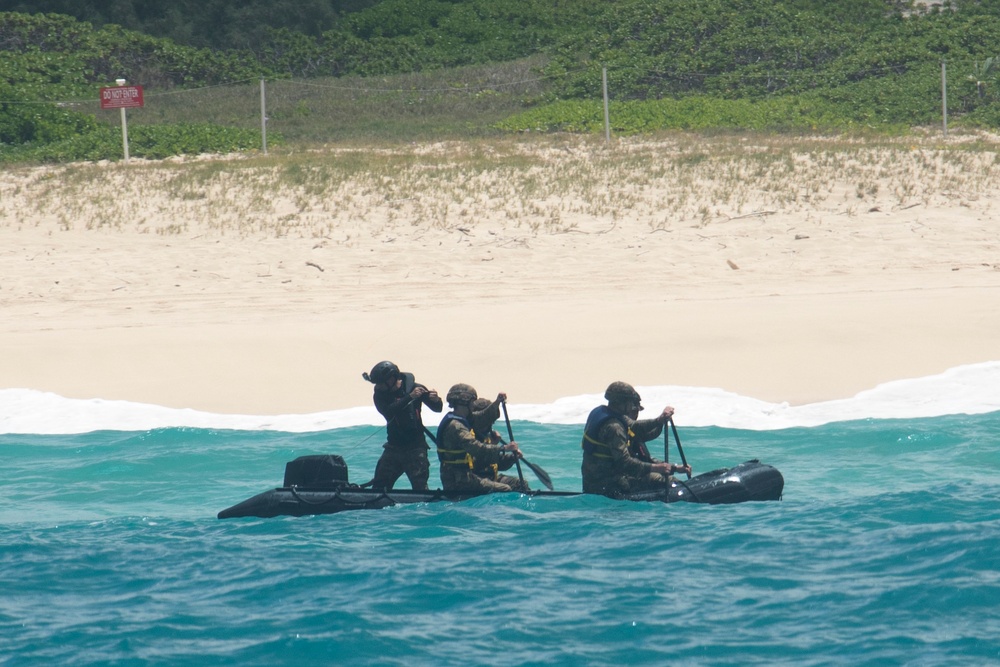 U.S. Soldiers Conduct Beach Insertion Training at MCBH