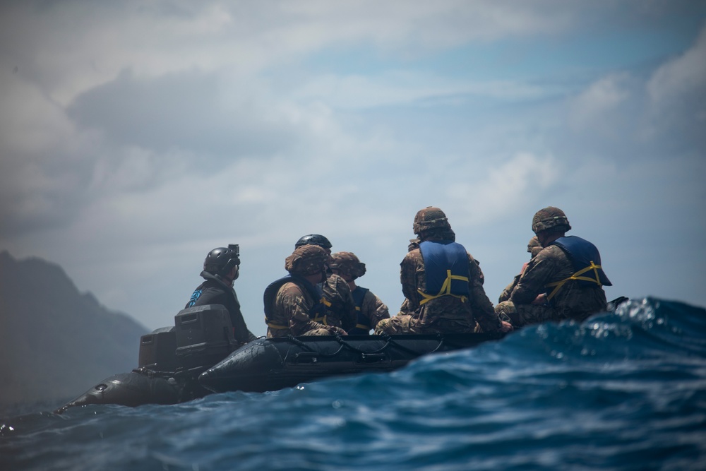 U.S. Soldiers Conduct Beach Insertion Training at MCBH