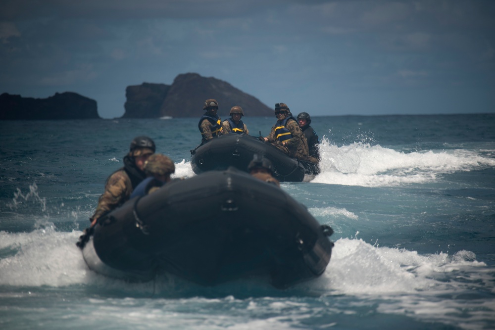 U.S. Soldiers Conduct Beach Insertion Training at MCBH