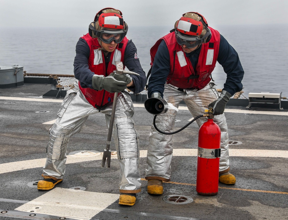 USS Shiloh Conducts Crash and Salvage Drill