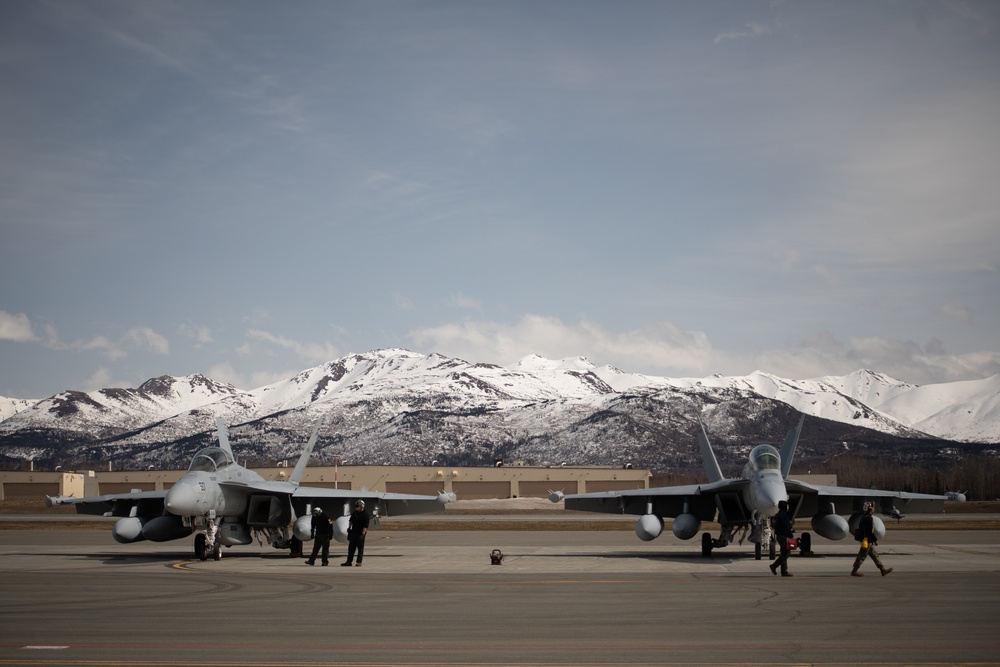 U.S. Navy EA-18G Growlers prepare for flight during Northern Edge 23-1