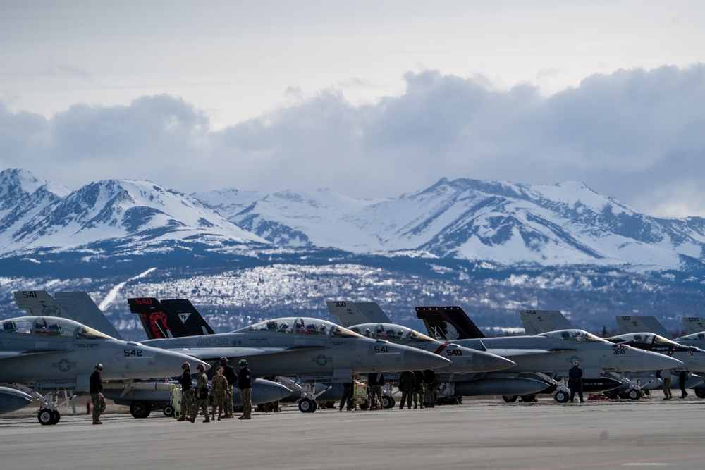 U.S. Navy EA-18G Growlers prepare for flight during Northern Edge 23-1