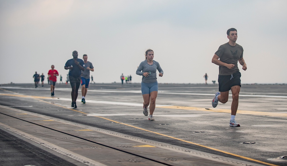 USS Ronald Reagan (CVN 76) Sailor commence flight deck PT