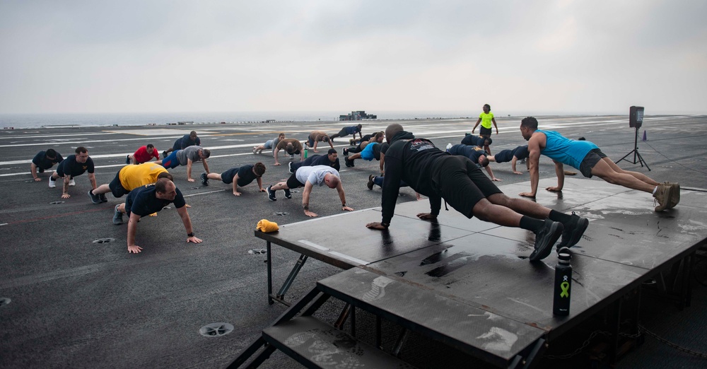 USS Ronald Reagan (CVN 76) Sailor commence flight deck PT