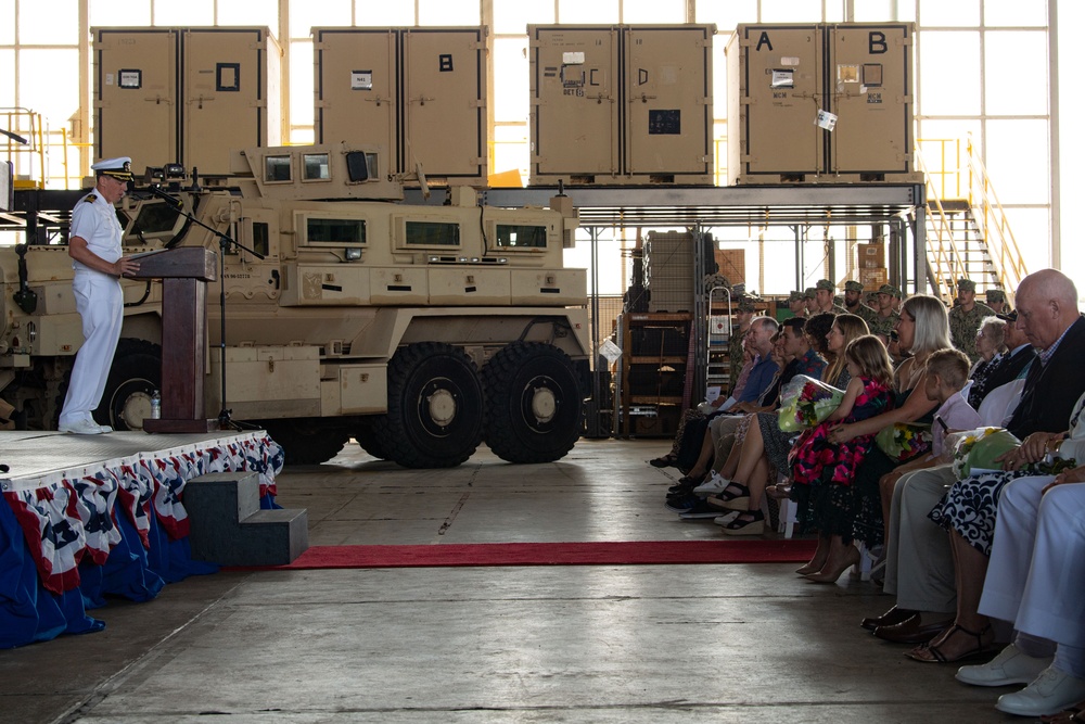 Explosive Ordnance Disposal Mobile Unit 8 Change of Command