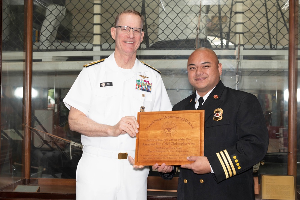 DVIDS - News - Commander, Navy Installations Command Honors Navy Fire ...