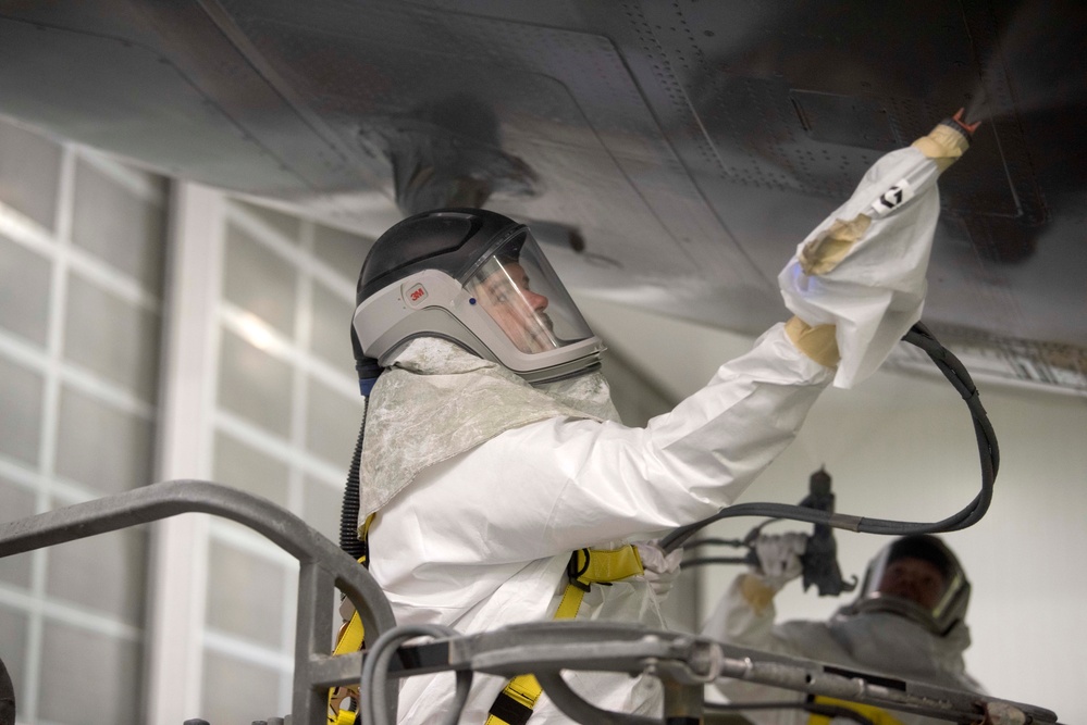 558th AMXSS gives aircraft showroom paint finish