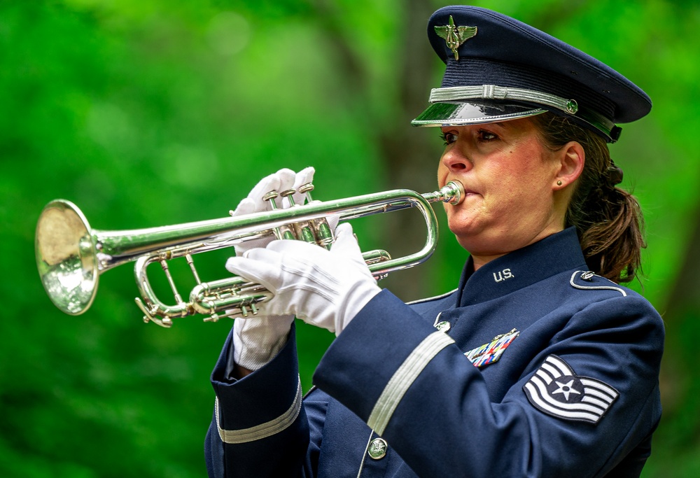 Kindergraves Memorial: honor and reflect