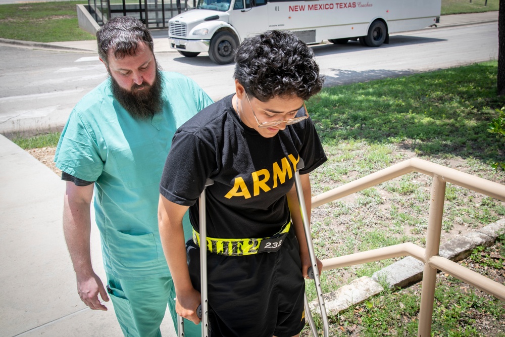 Service Members in Training Physical Therapy Clinic