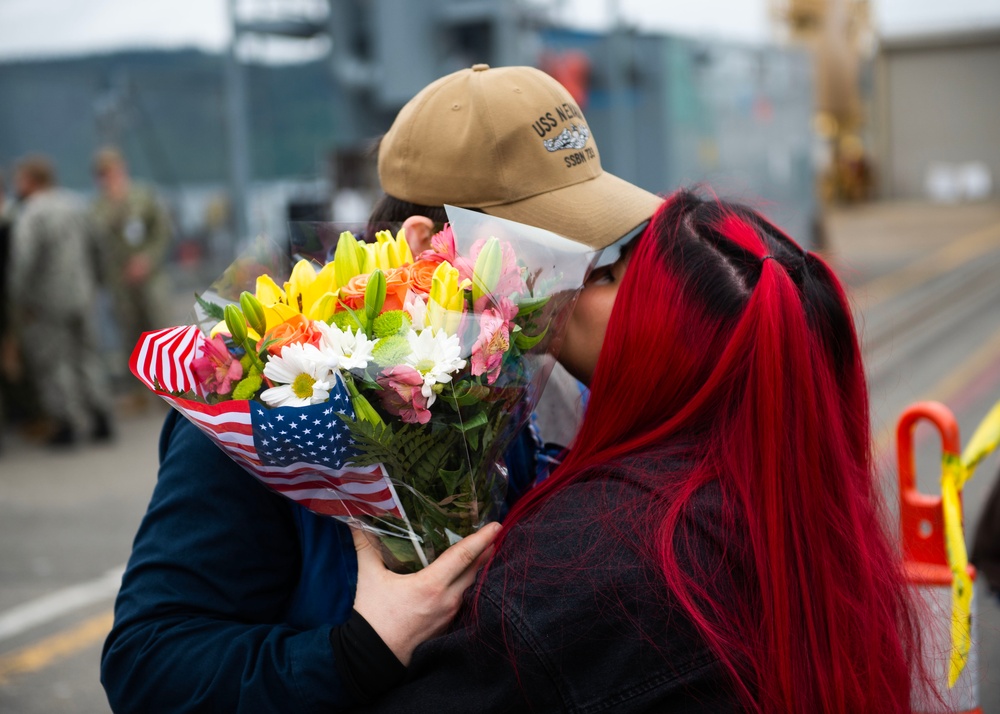 USS Nevada (SSBN 733) Returns to Homeport