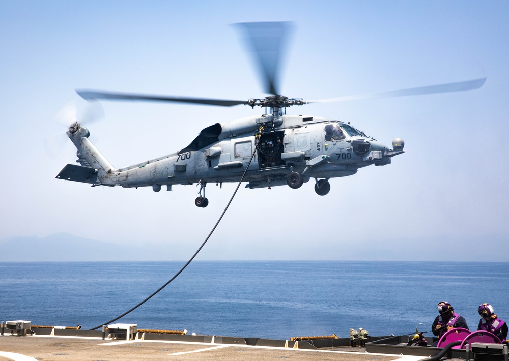 USS Robert Smalls (CG 62) Conducts HIFR with HSM-77 SaberHawks