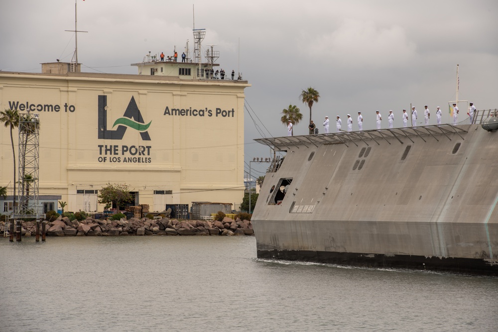 USS Cincinnati (LCS 20) Pulls into port for LA Fleet week.