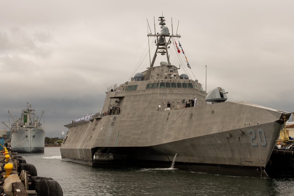 USS Cincinnati (LCS 20) Pulls into port for LA Fleet week.