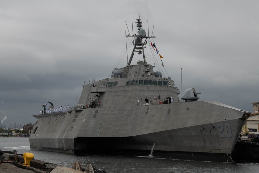 USS Cincinnati Pulls Into Port For LA Fleet Week