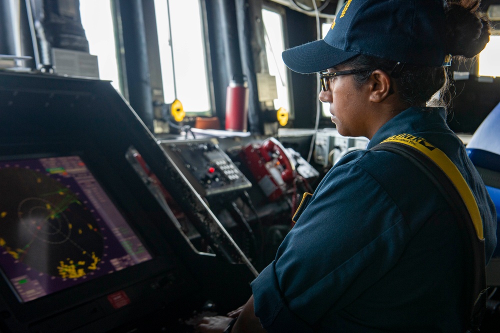 USS Paul Hamilton Strait of Hormuz Transit