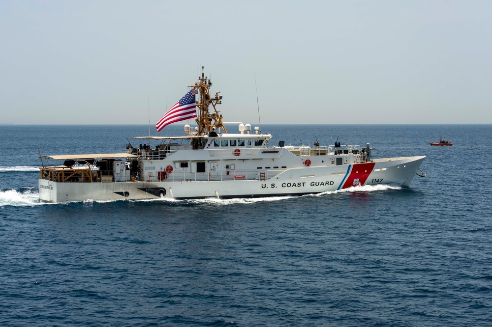 USS Paul Hamilton Strait of Hormuz Transit