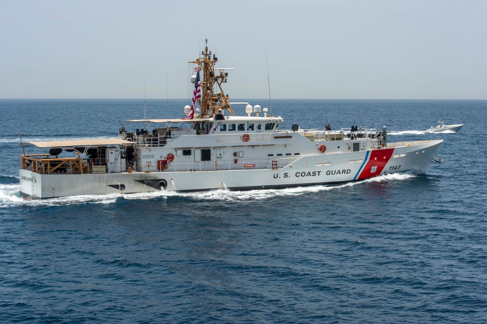 USS Paul Hamilton Strait of Hormuz Transit