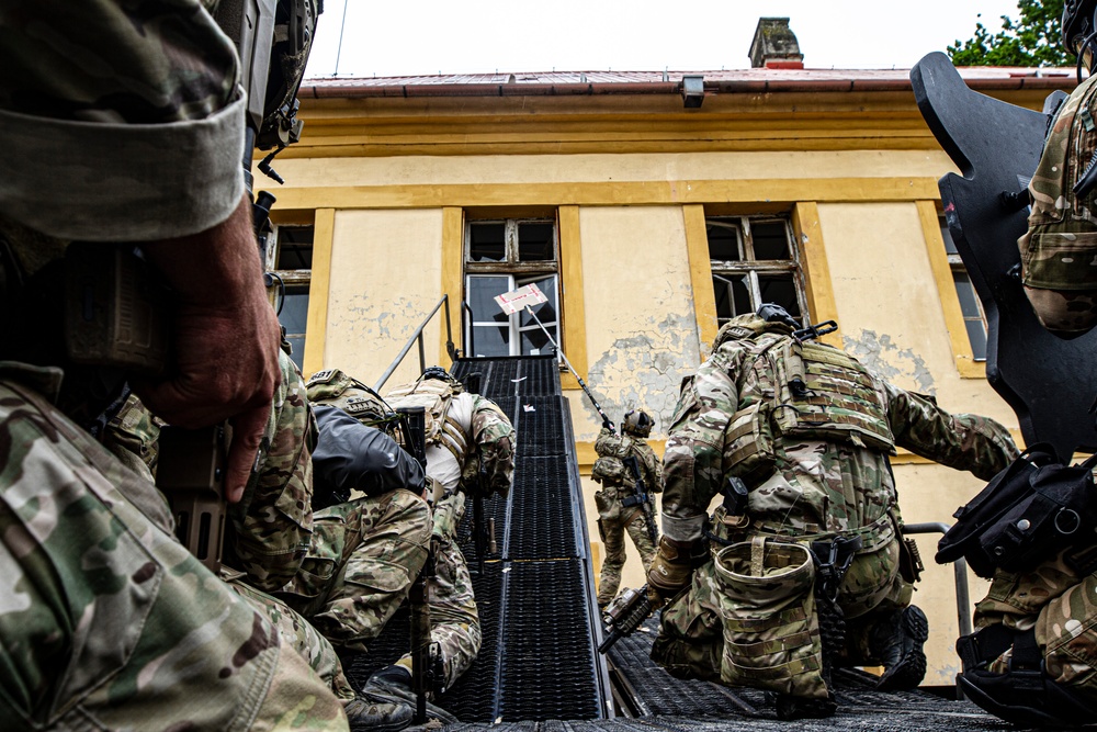 Exercise ATLAS COOPERATION 2023: 10th SFG (A) Operators train alongside special intervention police