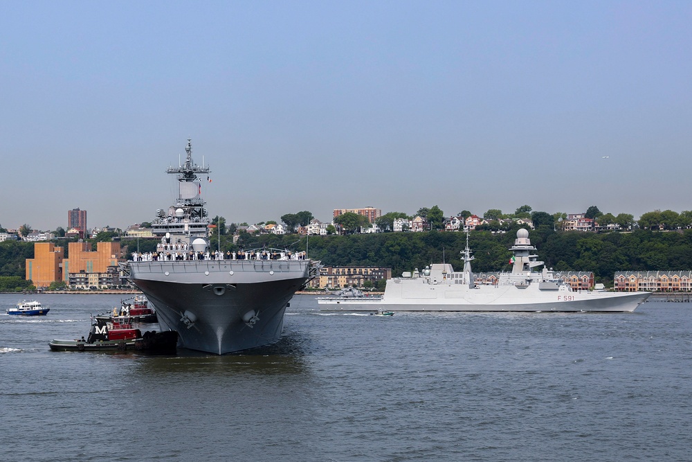DVIDS Images Fleet Week New York 2023 Parade of Ships [Image 3 of 4]