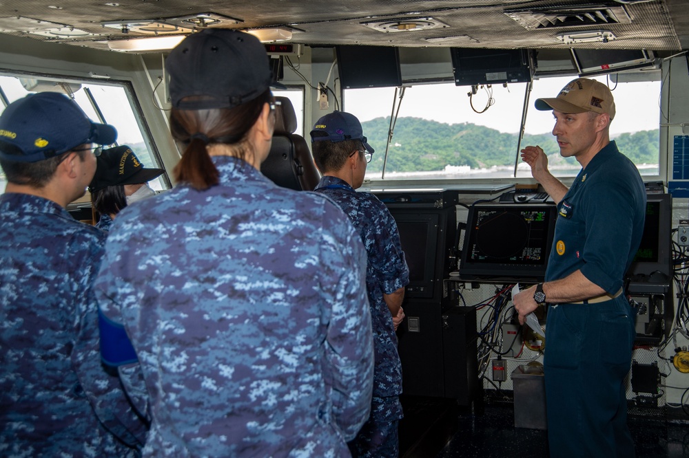 USS Ronald Reagan (CVN 76) Sailors host a tour with members of the Izumo (DDH 183)